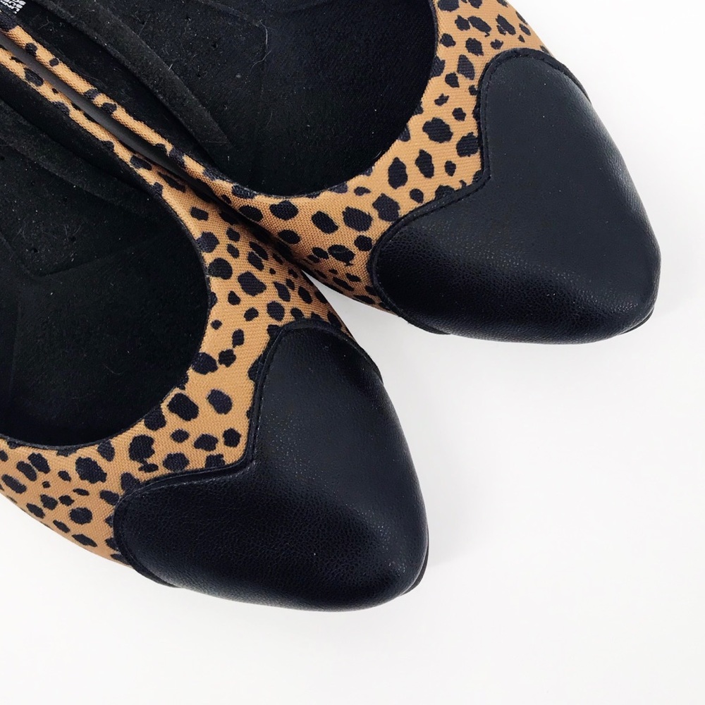 ModCloth : Loly in the Sky Animal Print Flats 8 - Picture 3 of 6